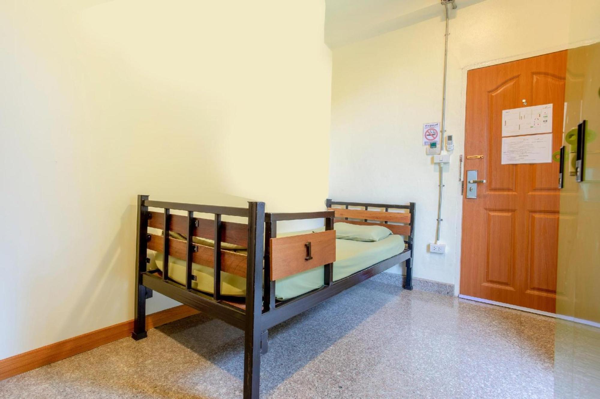 Oyo 928 Leaf Hostel Čiang Mai Exteriér fotografie