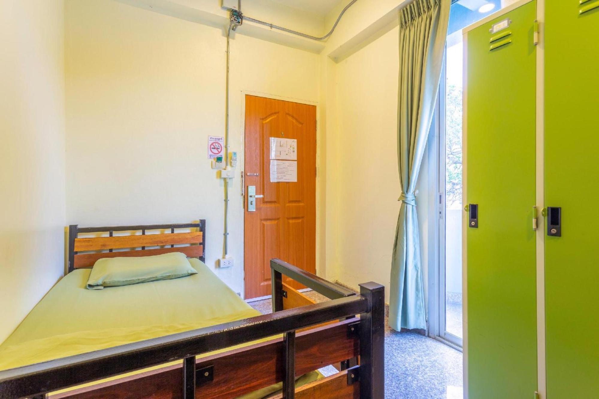 Oyo 928 Leaf Hostel Čiang Mai Exteriér fotografie