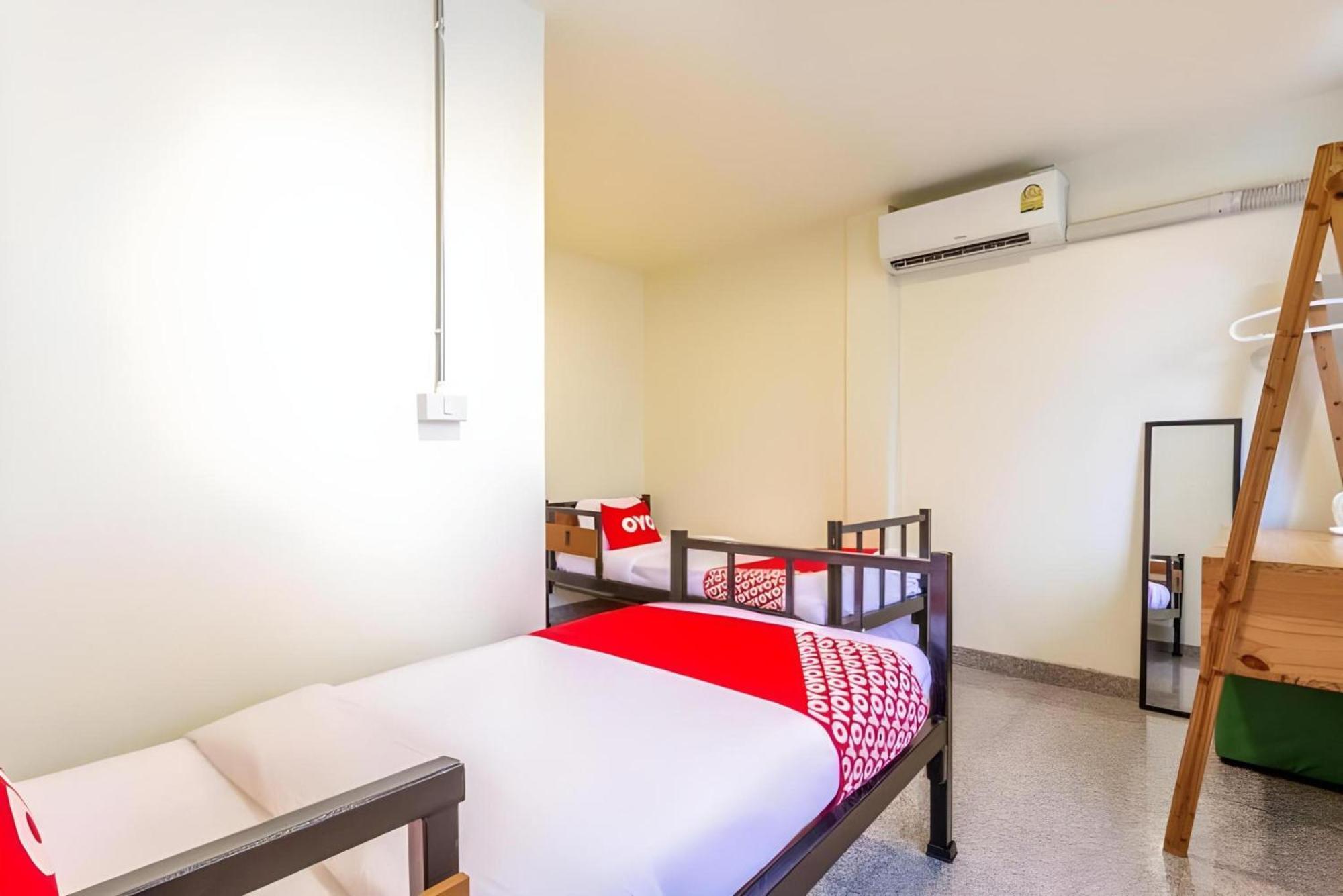 Oyo 928 Leaf Hostel Čiang Mai Exteriér fotografie